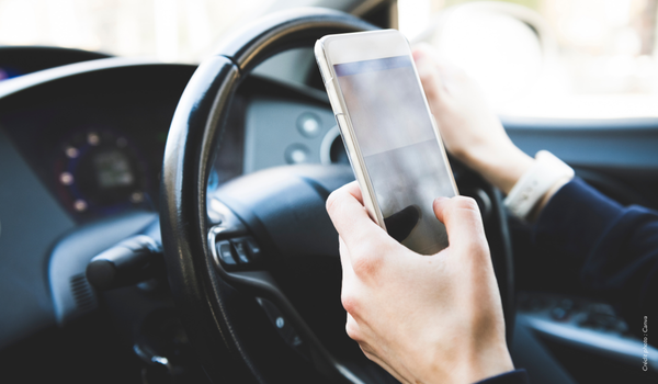 Pourquoi ne pas téléphoner au volant ? | Affiche